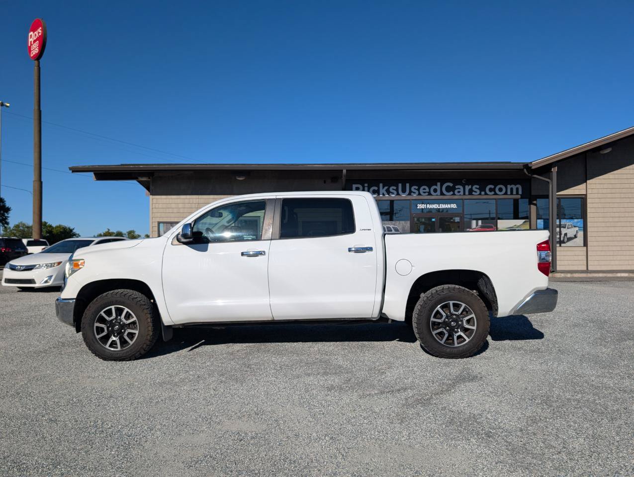 Used 2014 Toyota Tundra Limited w/ Limited Premium Package AWD/4WD image 11