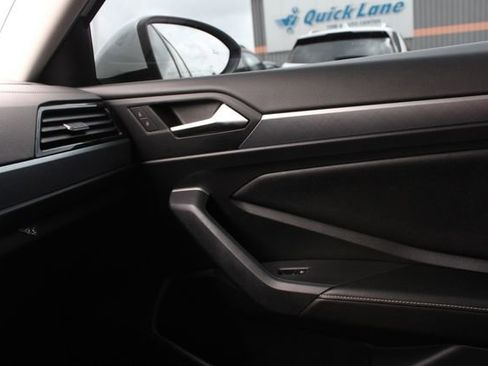 Used 2022 Volkswagen Jetta SE FWD image 21