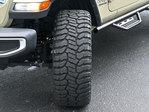 Used 2022 Jeep Gladiator Overland image 33