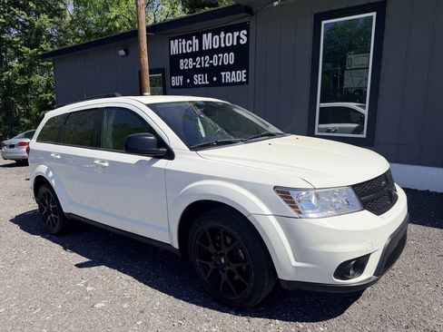 Used 2019 Dodge Journey SE w/ Connectivity Group image 4