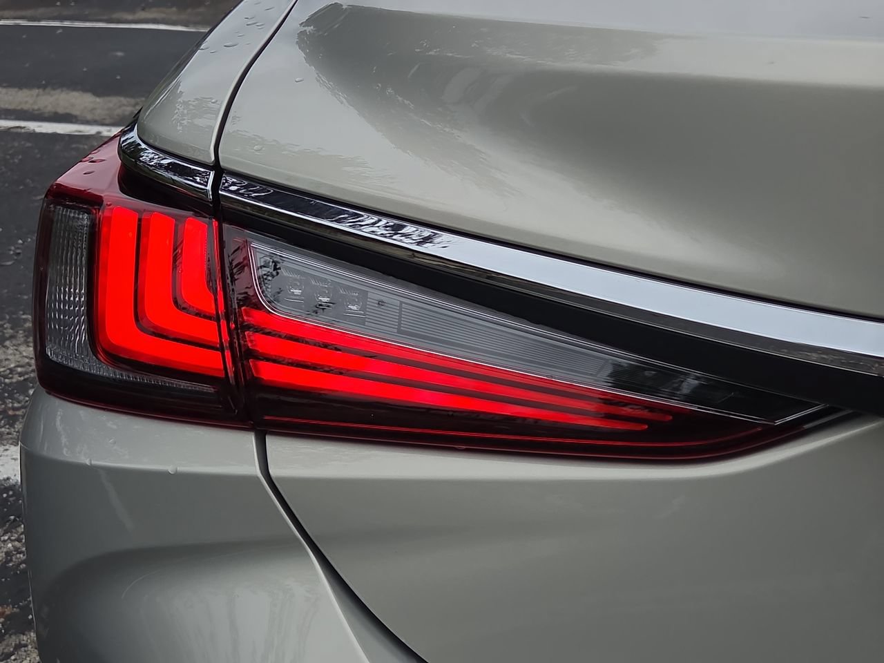 Used 2020 Lexus ES 350 w/ Accessory Package 2 FWD image 24