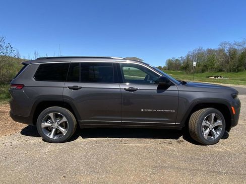 New 2026 Jeep Grand Cherokee L Limited w/ Luxury Tech Group II RWD image 6