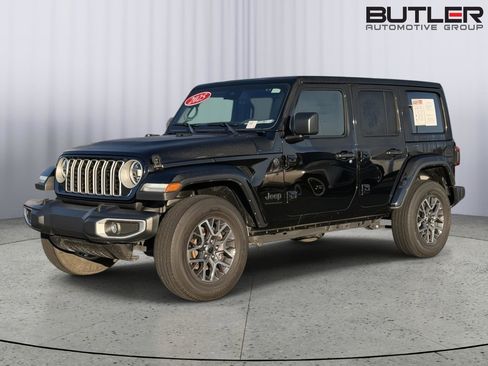 Used 2025 Jeep Wrangler Unlimited Sahara AWD/4WD image 2