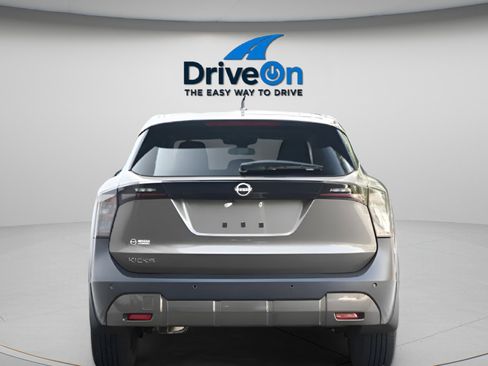 Used 2025 Nissan Kicks SV image 6