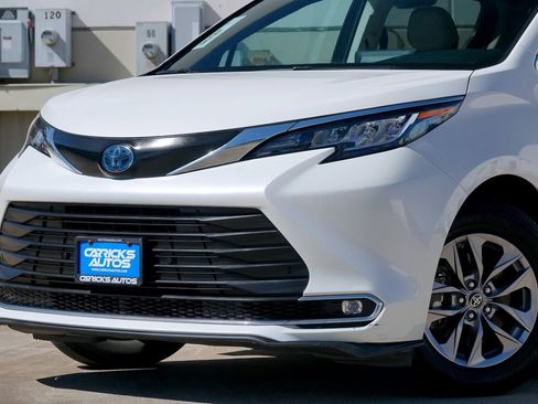 Used 2021 Toyota Sienna XLE w/ XLE Plus Package image 22