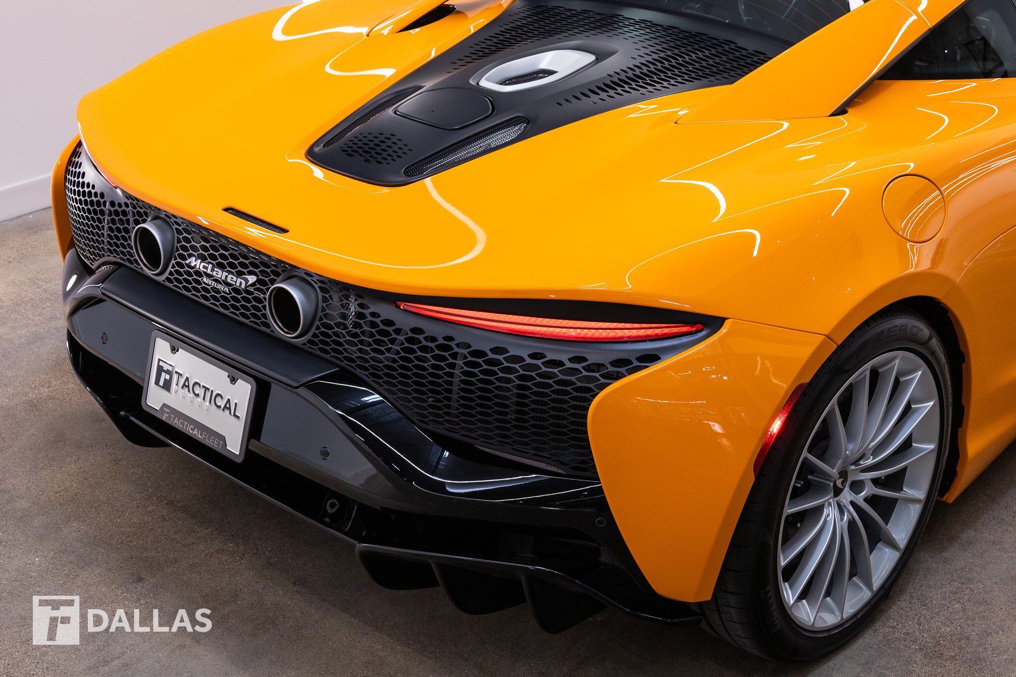 Used 2026 McLaren Artura RWD image 13