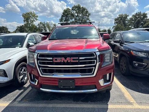 Used 2023 GMC Yukon SLT w/ SLT Premium Package AWD/4WD image 4