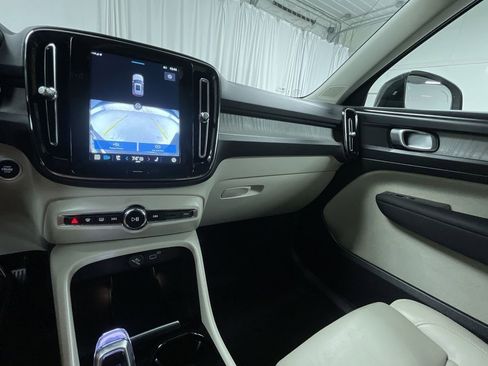 Used 2023 Volvo XC40 B5 Plus w/ Protection Package Premier image 7