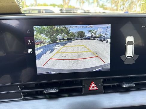 Used 2025 Kia Sportage EX image 17