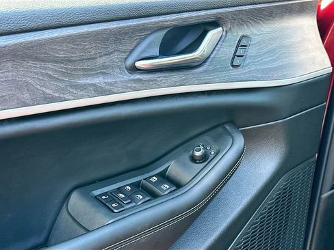 Used 2025 Jeep Grand Cherokee Limited image 18