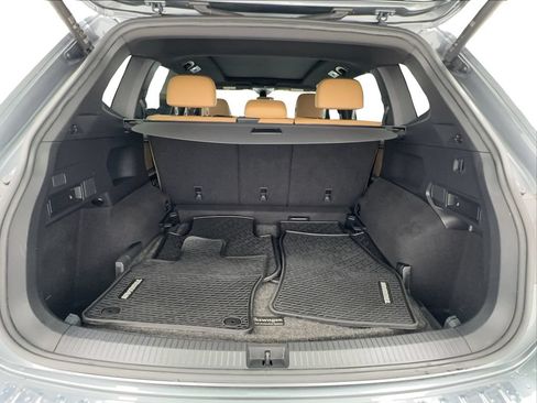Used 2022 Volkswagen Tiguan SE w/ Panoramic Sunroof Package AWD/4WD image 17