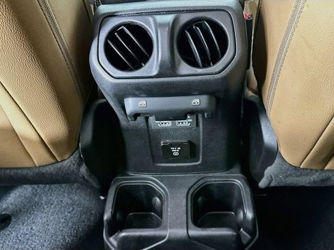 Used 2022 Jeep Gladiator Overland w/ Popular Equipment Package AWD/4WD image 21