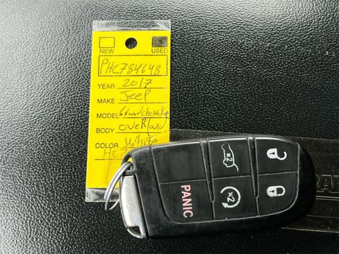Used 2017 Jeep Grand Cherokee Overland w/ Jeep Active Safety Group image 35