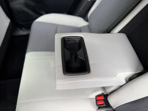 Used 2019 Toyota RAV4 XLE AWD/4WD image 6
