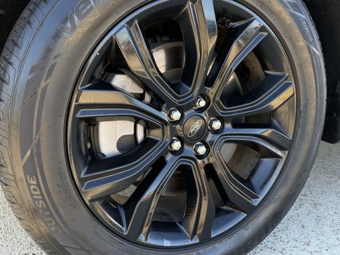 Certified 2023 Ford Edge SE w/ Black Appearance Package image 11