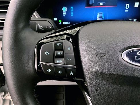 Used 2025 Ford Escape SE w/ PHEV Premium Package image 17