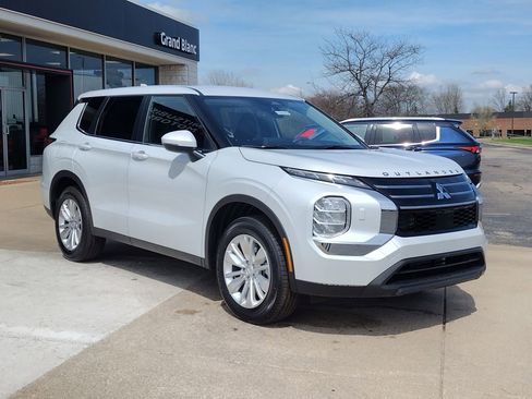 New 2026 Mitsubishi Outlander ES image 13