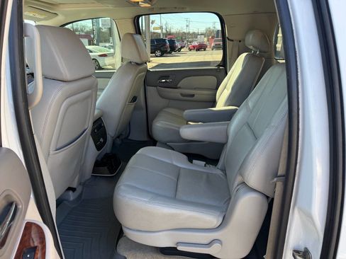 Used 2007 Chevrolet Suburban 2500 LT image 10