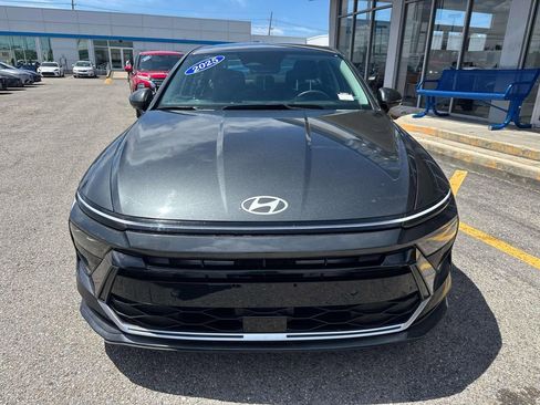 Used 2025 Hyundai Sonata SEL FWD image 2