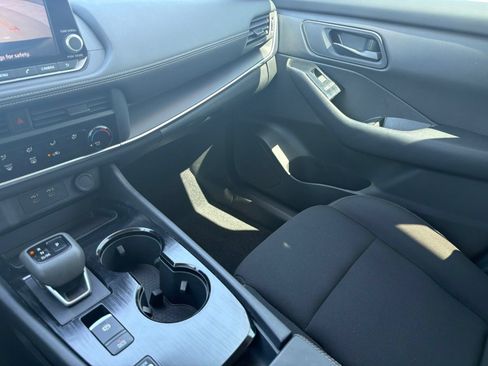 Used 2025 Nissan Rogue S FWD image 28