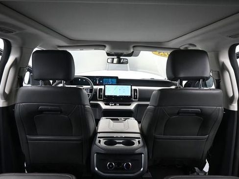 Certified 2025 Ford Expedition Active AWD/4WD image 18