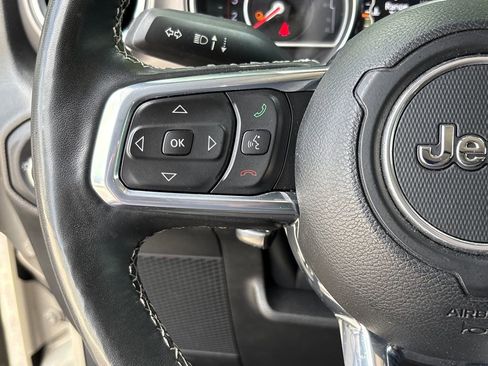 Used 2022 Jeep Gladiator Rubicon w/ LED Lighting Group AWD/4WD image 19