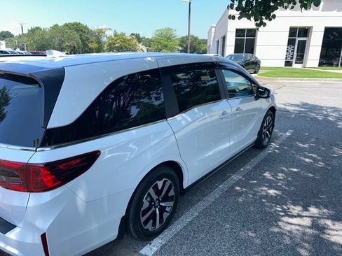 Used 2025 Honda Odyssey EX-L image 4