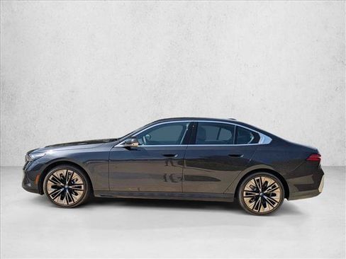 Used 2026 BMW 530i w/ Premium Package RWD image 5
