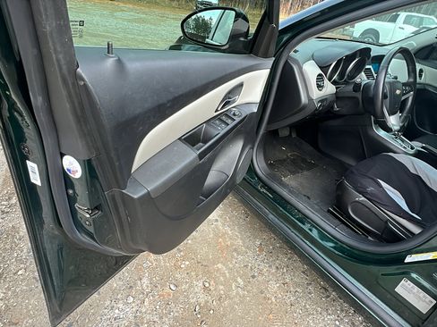 Used 2014 Chevrolet Cruze LT image 14