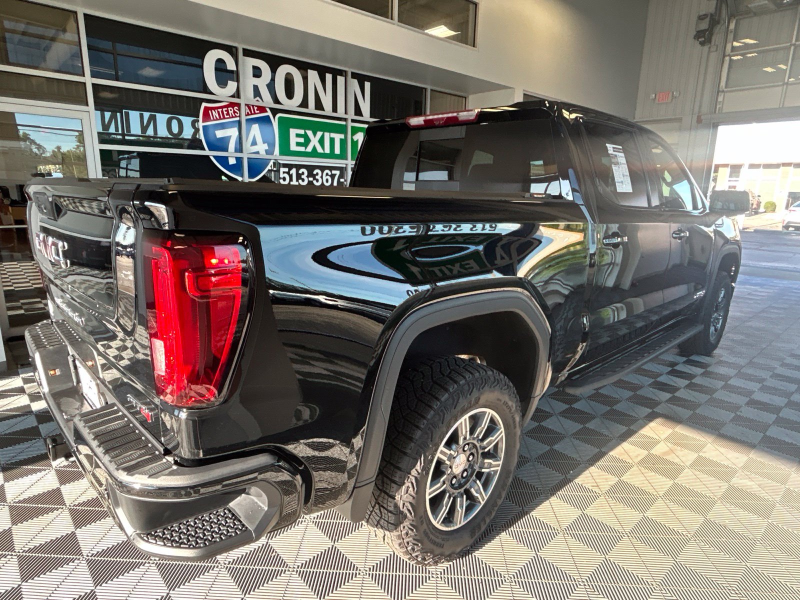 Used 2024 GMC Sierra 1500 AT4 w/ Technology Package AWD/4WD image 6
