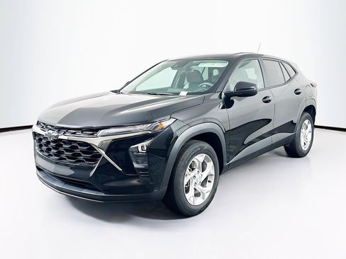 Used 2024 Chevrolet Trax LS w/ LS Convenience Package image 3