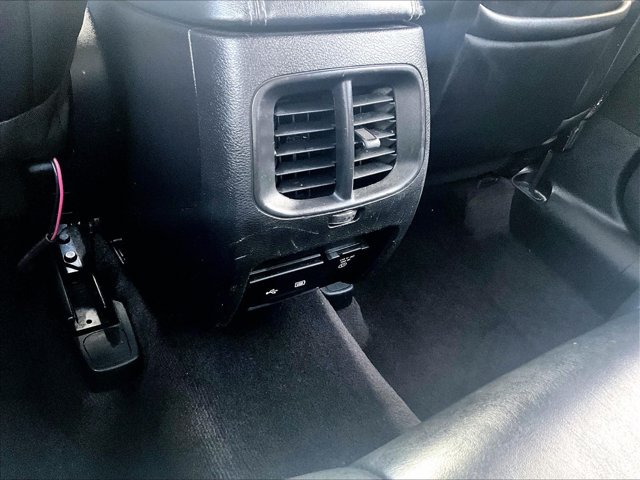 Used 2019 Jeep Cherokee Latitude Plus w/ Comfort/Convenience Group FWD image 22