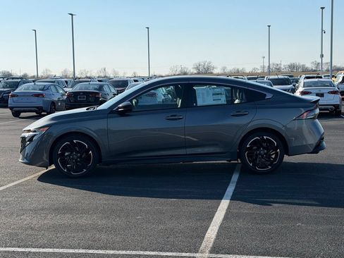 New 2026 Nissan Sentra SR w/ SR Premium Package FWD image 7