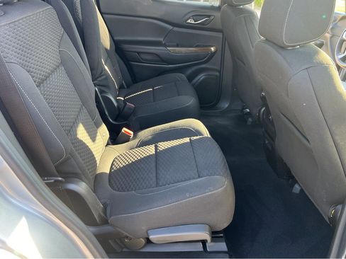 Used 2018 GMC Acadia SLE AWD/4WD image 16