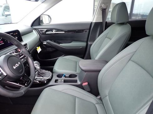 Certified 2025 Kia Seltos SX w/ SX Sunroof Package image 8