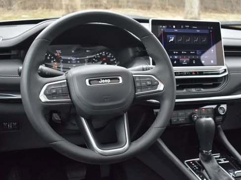 Used 2023 Jeep Compass Altitude w/ Sun and Sound Group image 24