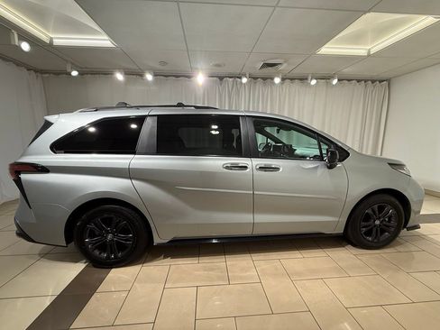 Used 2025 Toyota Sienna XSE w/ XSE Plus Package AWD/4WD image 6
