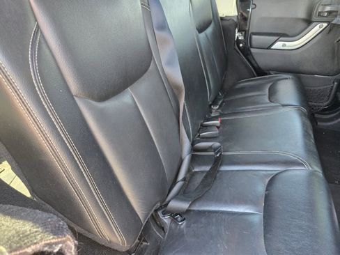 Used 2015 Jeep Wrangler Unlimited Sahara w/ Dual Top Group AWD/4WD image 13