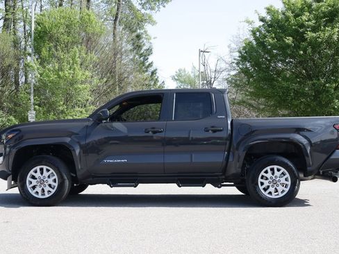 Used 2025 Toyota Tacoma SR5 image 3