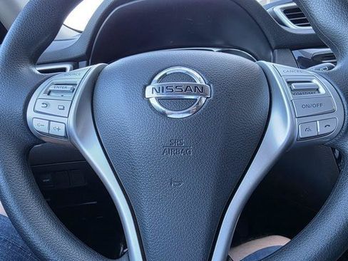 Used 2016 Nissan Rogue SV FWD image 12