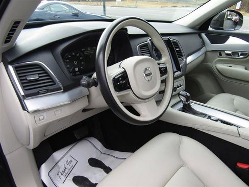 Used 2018 Volvo XC90 T5 Momentum w/ Convenience Package image 15