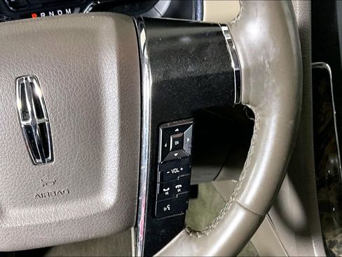Used 2016 Lincoln Navigator Select image 15