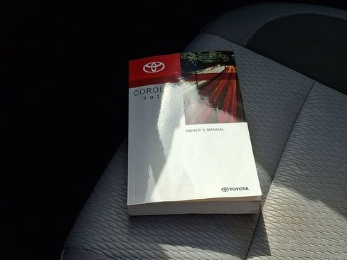 Used 2019 Toyota Corolla LE image 23