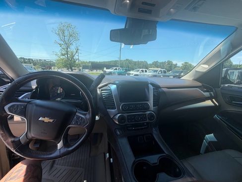 Used 2017 Chevrolet Suburban LT AWD/4WD image 12