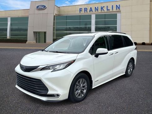 Used 2021 Toyota Sienna XLE w/ XLE Plus Package AWD/4WD image 3