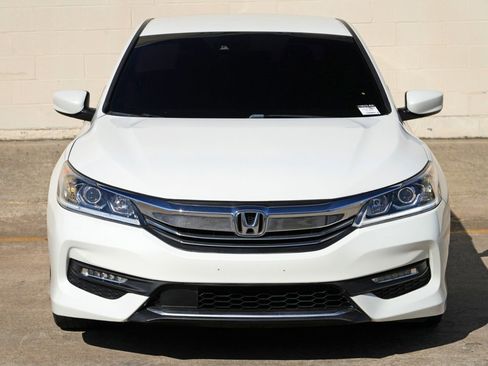 Used 2017 Honda Accord Sport image 39
