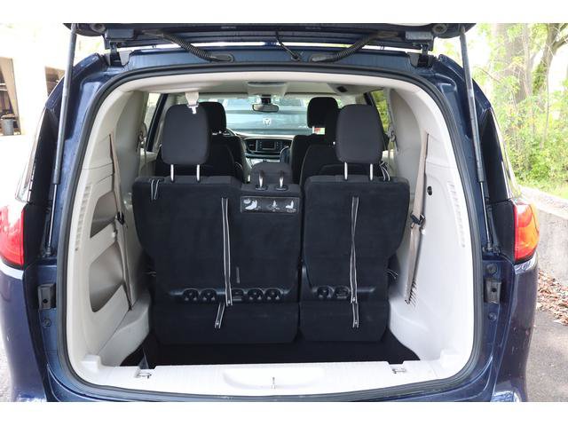 Used 2017 Chrysler Pacifica Touring FWD image 10