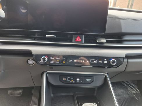New 2026 Kia Carnival EX FWD image 8
