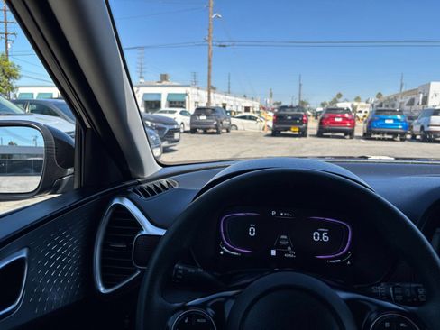 Used 2025 Kia Soul LX w/ LX Technology Package FWD image 61