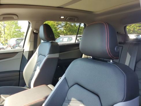 New 2026 Volkswagen Atlas Peak Edition AWD/4WD image 16